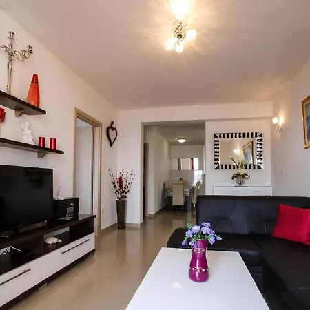Ganzes In Mit Privatem Pool Holiday home Pisak
