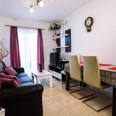 Holiday home Ganzes In Mit Privatem Pool Pisak