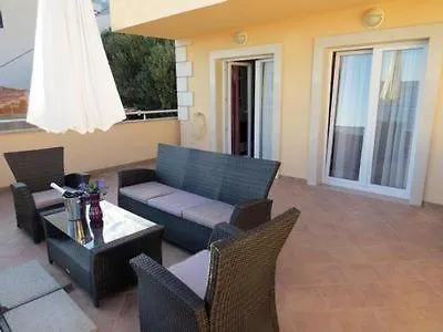 Ganzes In Mit Privatem Pool Pisak