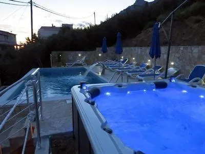 Ganzes In Mit Privatem Pool Holiday home