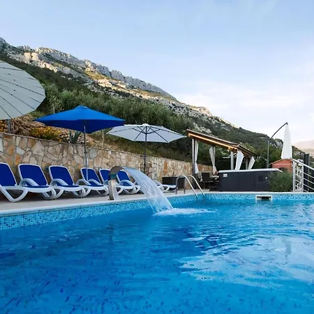 Ganzes In Mit Privatem Pool